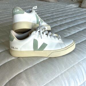 Veja Sneakera
